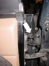 Range Rover door hinge retaining clip