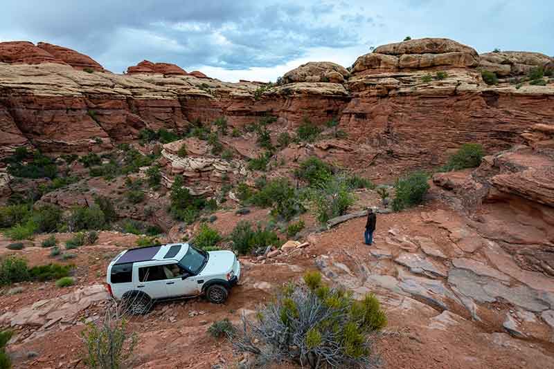 LR3 traveling the Elephant Climb In Moab
